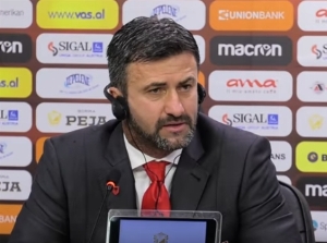 半岛体育注册网址-帕努奇：这支米兰失去世界最强边后卫特奥，后防线需要更重要引援