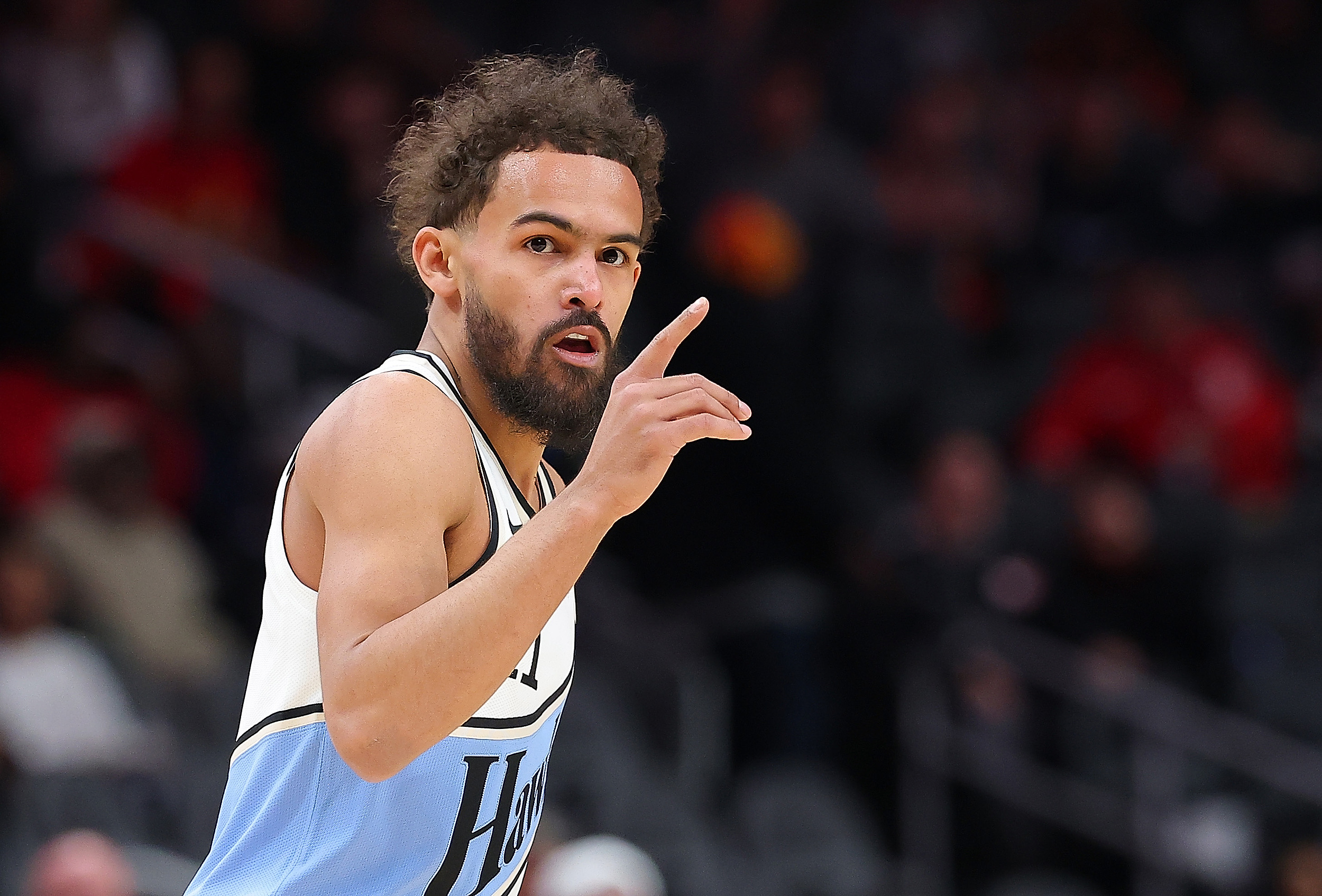 记者:国王对交易得到特雷·杨不感兴趣,因为他的打法和薪资成本问题