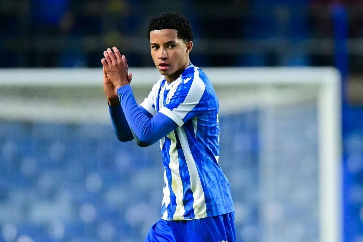 半岛体育官网-跟队：曼联已经开出报价求购谢周三17岁左后卫阿拉奥